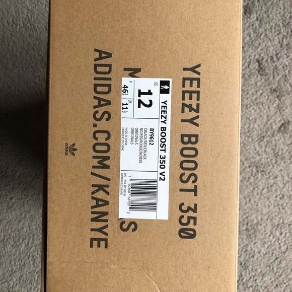 SOLD!! Adidas Yeezy Boost 350 V2 - By9612 - Picture 2 of 8